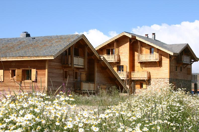 Madame Vacances Les Chalets De L'Altiport Alpe d'Huez Buitenkant foto