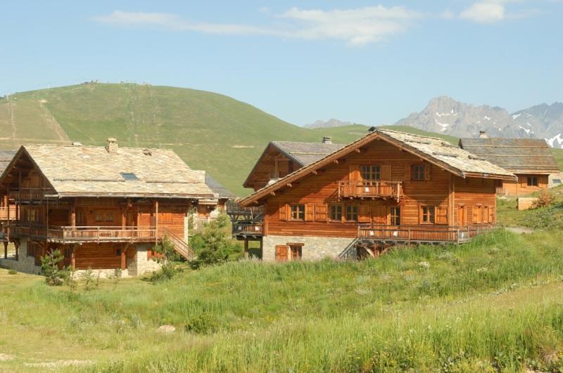 Madame Vacances Les Chalets De L'Altiport Alpe d'Huez Buitenkant foto