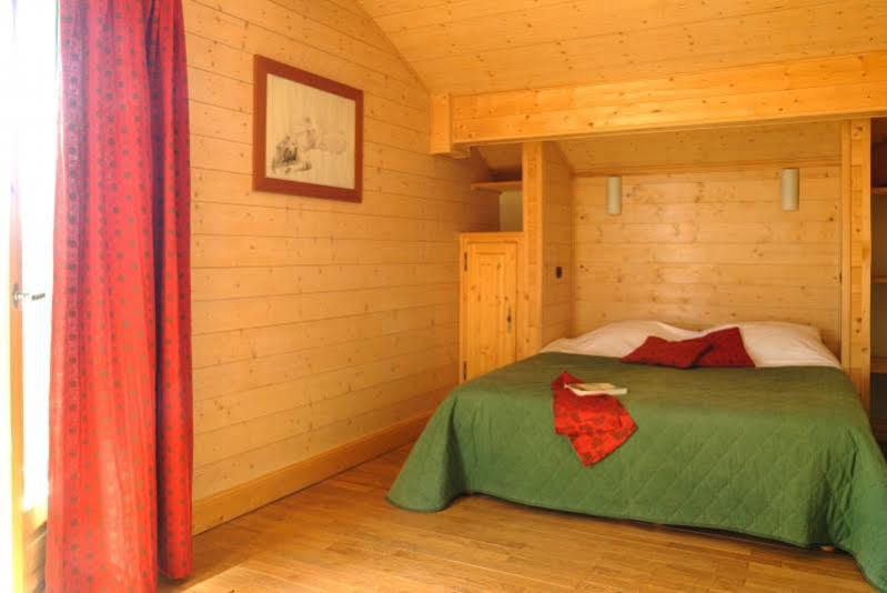 Madame Vacances Les Chalets De L'Altiport Alpe d'Huez Buitenkant foto